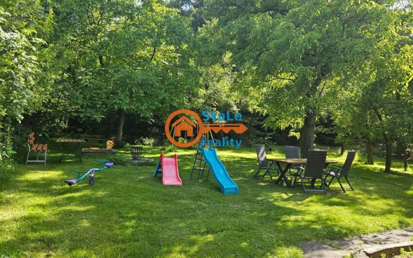 Prodej stavebního pozemku se stavbou s č.e. a sítěmi o celkové rozloze 2.582 m2