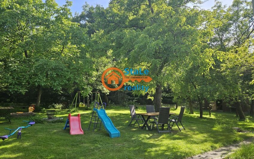 Prodej stavebního pozemku se stavbou s č.e. a sítěmi o celkové rozloze 2.582 m2