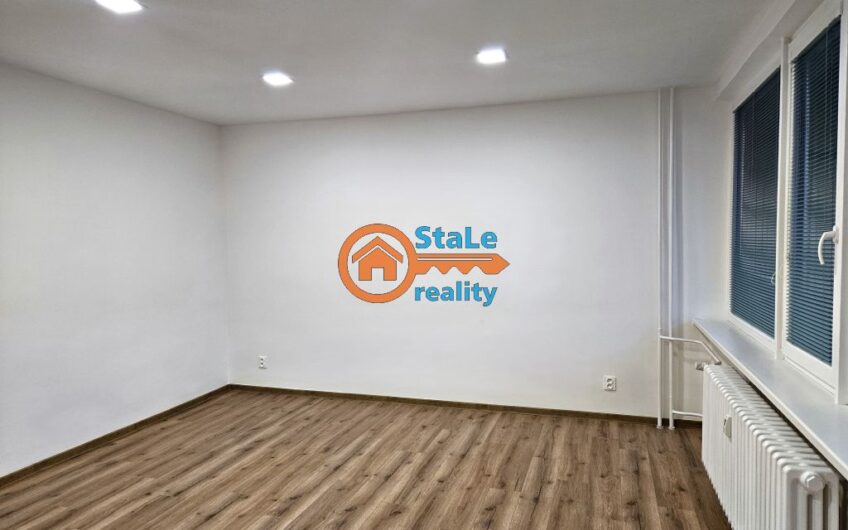 Prodej luxusního dr. bytu 3+1 se zasklenou lodžií a komorou 75 m2