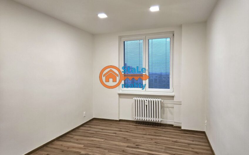 Prodej luxusního dr. bytu 3+1 se zasklenou lodžií a komorou 75 m2