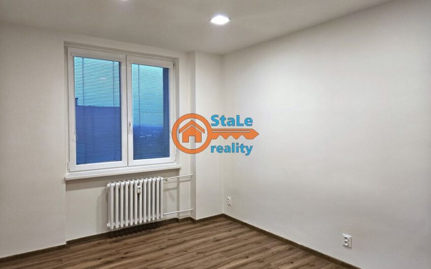 Prodej luxusního dr. bytu 3+1 se zasklenou lodžií a komorou 75 m2