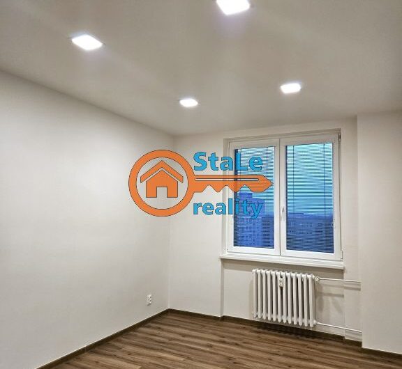 Prodej luxusního dr. bytu 3+1 se zasklenou lodžií a komorou 75 m2