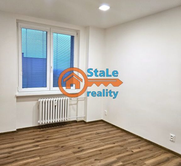 Prodej luxusního dr. bytu 3+1 se zasklenou lodžií a komorou 75 m2