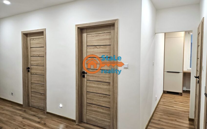 Prodej luxusního dr. bytu 3+1 se zasklenou lodžií a komorou 75 m2