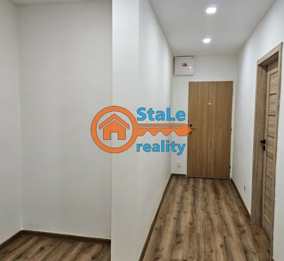 Prodej luxusního dr. bytu 3+1 se zasklenou lodžií a komorou 75 m2