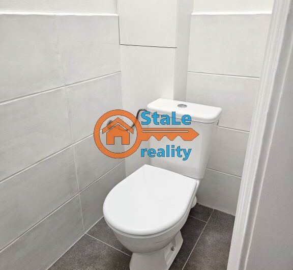 Prodej nadstandardního bytu 3+1 po kompletní rekonstrukci v cihlovém domě 91 m2 se zahrádkou