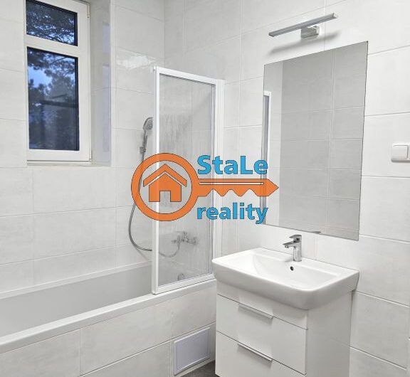 Prodej nadstandardního bytu 3+1 po kompletní rekonstrukci v cihlovém domě 91 m2 se zahrádkou