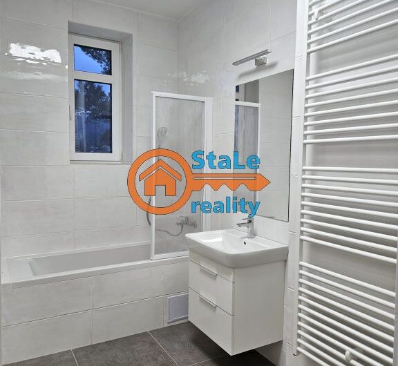 Prodej nadstandardního bytu 3+1 po kompletní rekonstrukci v cihlovém domě 91 m2 se zahrádkou