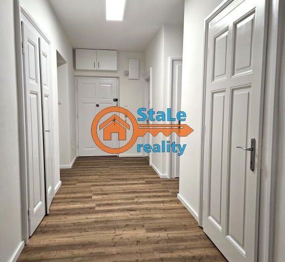 Prodej nadstandardního bytu 3+1 po kompletní rekonstrukci v cihlovém domě 91 m2 se zahrádkou