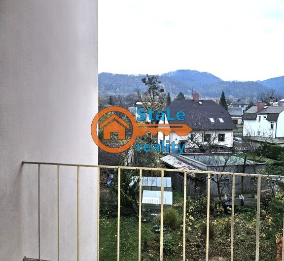 Prodej nadstandardního bytu 3+1 po kompletní rekonstrukci v cihlovém domě 91 m2 se zahrádkou