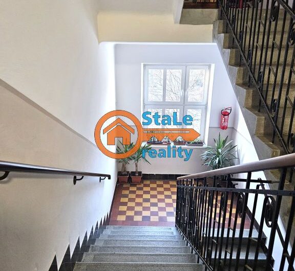 Prodej nadstandardního bytu 3+1 po kompletní rekonstrukci v cihlovém domě 91 m2 se zahrádkou