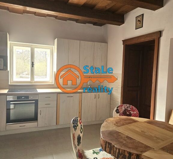 Pronájem dvougeneračního rodinného domu se zahradou 150 m2