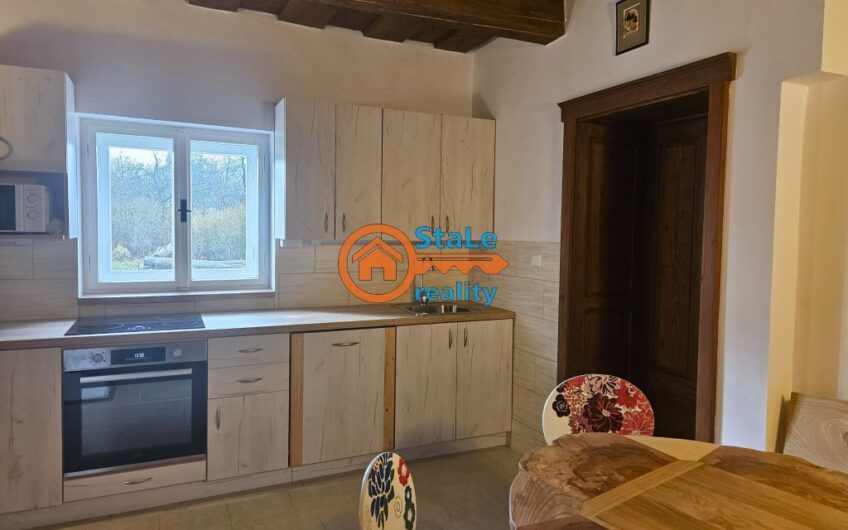 Pronájem dvougeneračního rodinného domu se zahradou 150 m2