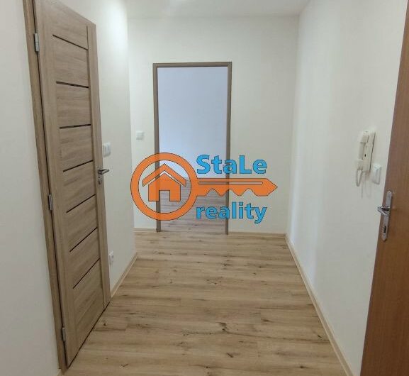 Pronájem luxusního, nově zrekonstruovaného bytu 2+1 s lodžií  54 m2