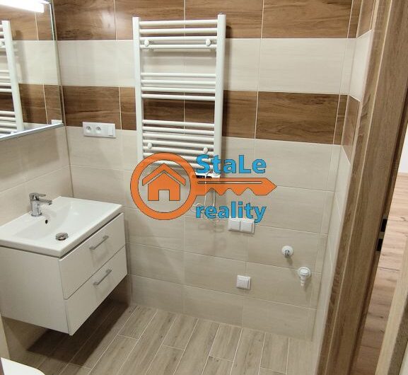 Pronájem luxusního, nově zrekonstruovaného bytu 2+1 s lodžií  54 m2