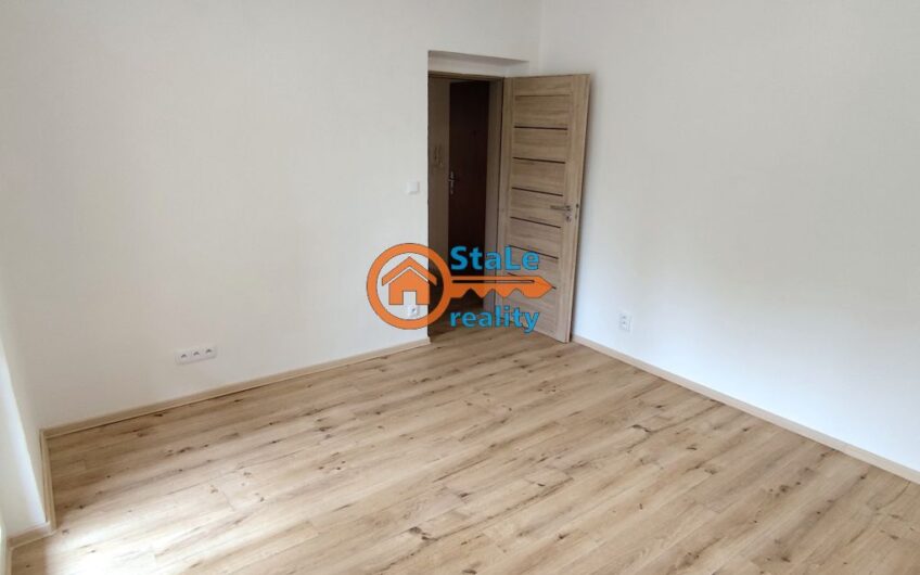 Pronájem luxusního, nově zrekonstruovaného bytu 2+1 s lodžií  54 m2